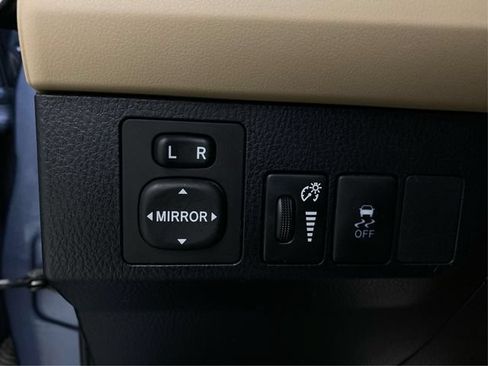 Used 2013 Toyota RAV4 LE AWD/4WD image 21