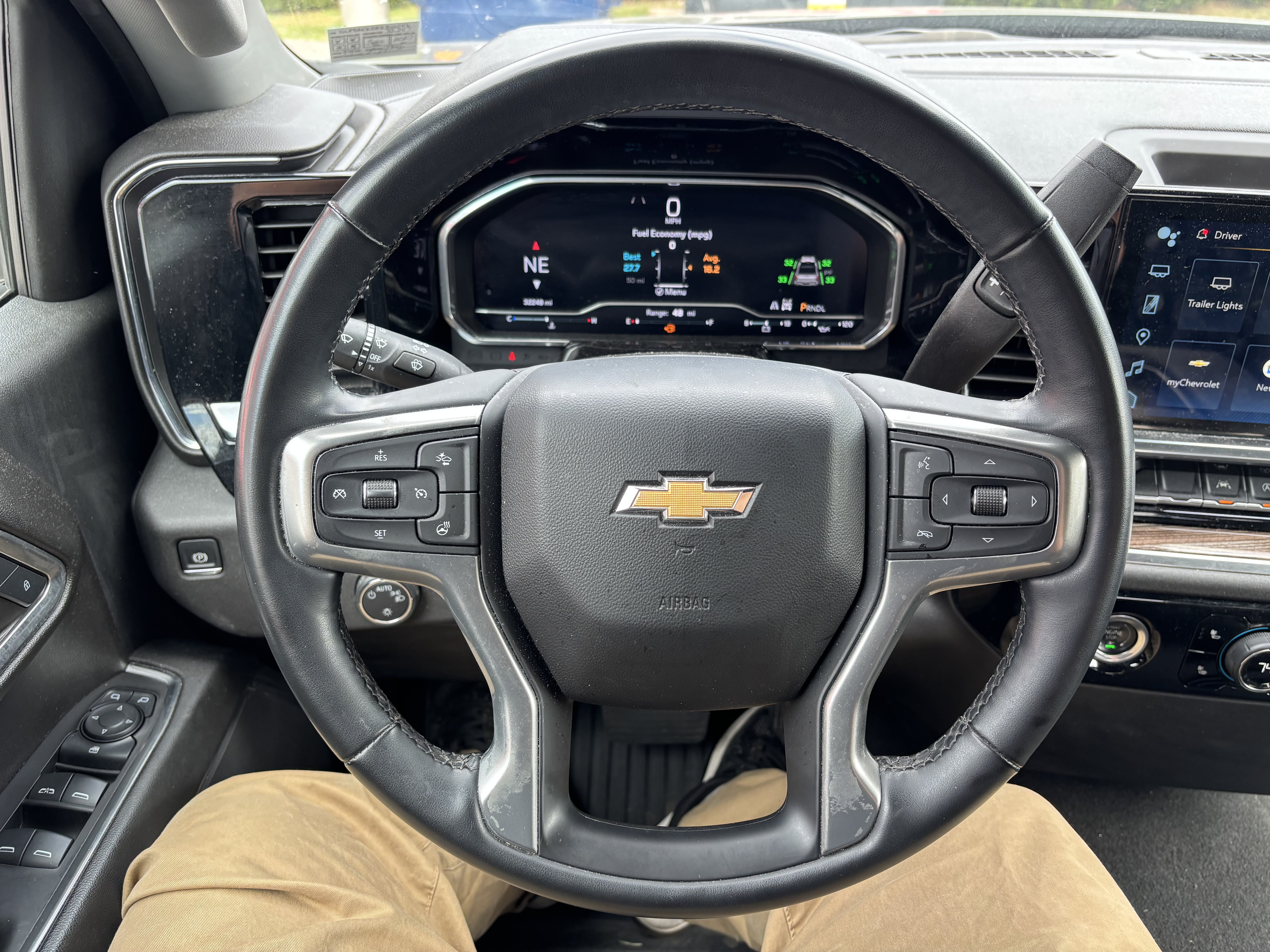 Used 2024 Chevrolet Silverado 1500 LT AWD/4WD image 17