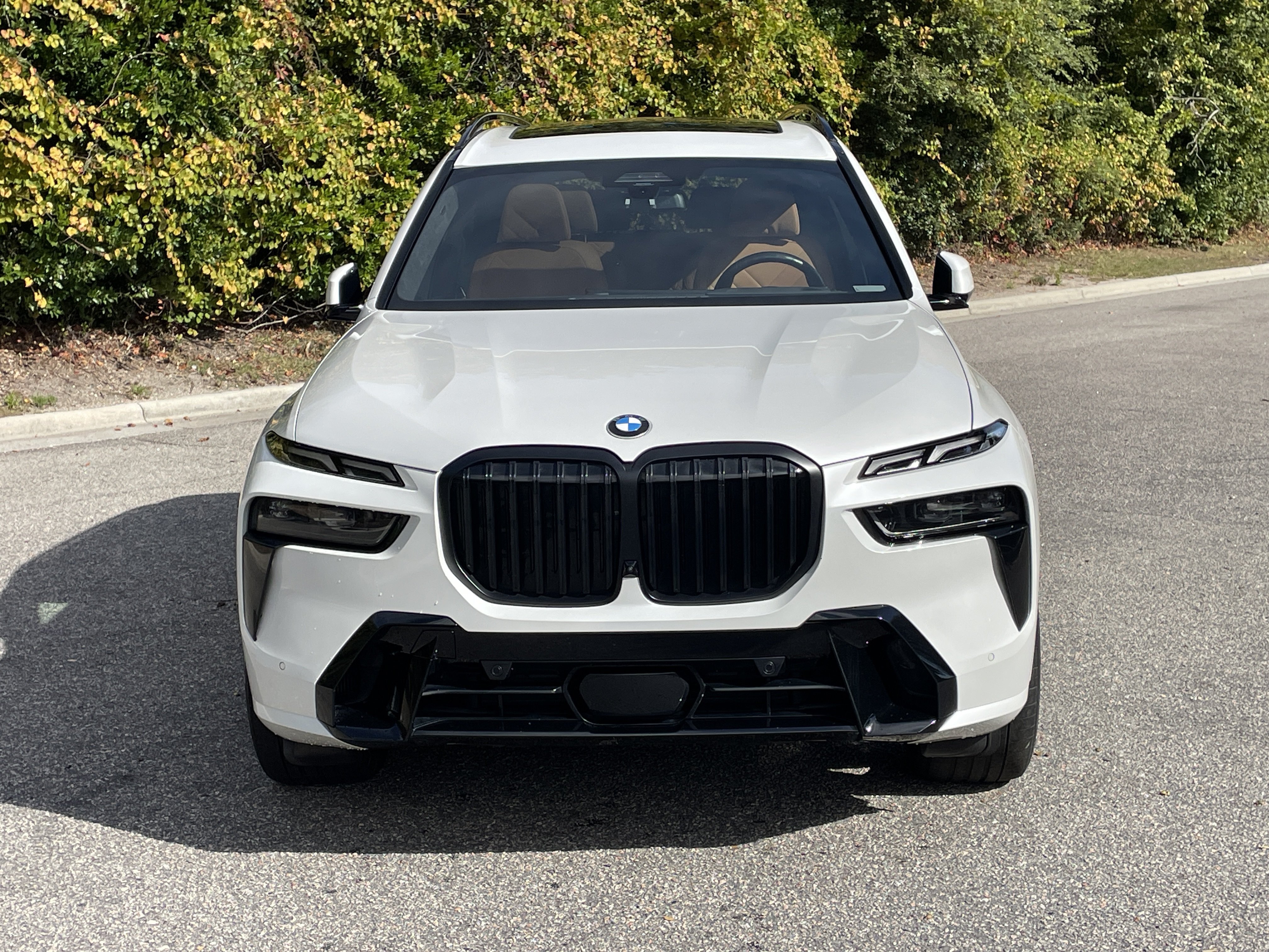 Used 2025 BMW X7 xDrive40i w/ M Sport Package AWD/4WD image 3
