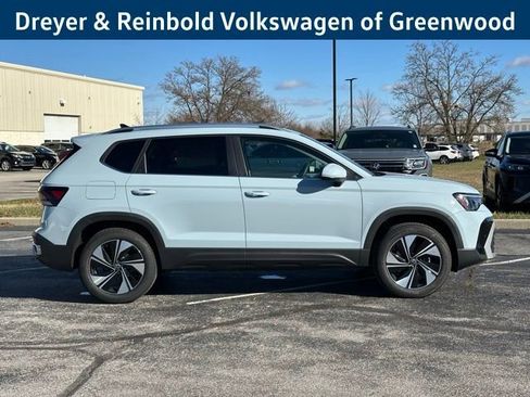 New 2026 Volkswagen Taos SE image 8