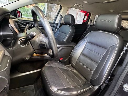 Used 2017 GMC Acadia Denali w/ Technology Package FWD image 18