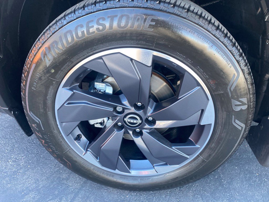 Certified 2025 Nissan Rogue SV AWD/4WD image 32