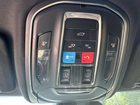 Certified 2025 Jeep Grand Cherokee Altitude AWD/4WD image 26
