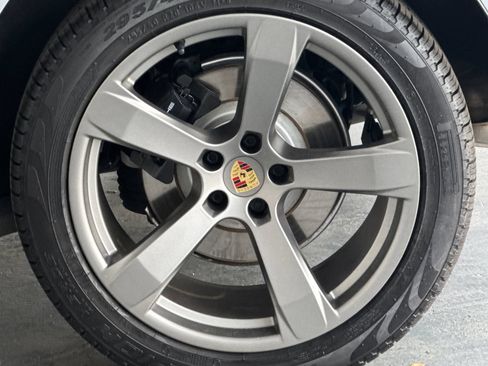 Certified 2025 Porsche Macan AWD/4WD image 31