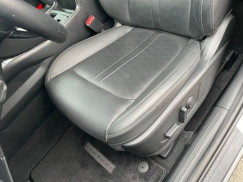 Used 2025 Kia Sorento S image 24