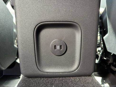 Used 2025 Ford Escape SE FWD image 17