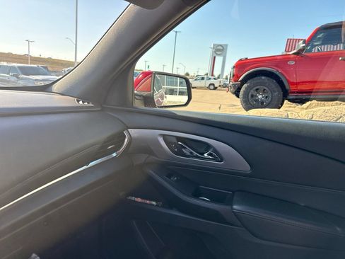 Used 2023 Chevrolet Traverse LT FWD image 23