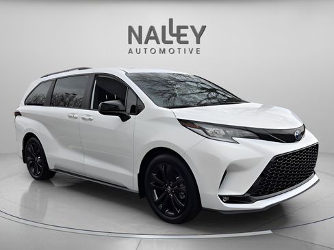 Certified 2025 Toyota Sienna XSE image 7