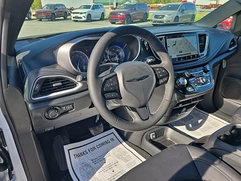 New 2026 Chrysler Pacifica Select w/ S Appearance Package image 14