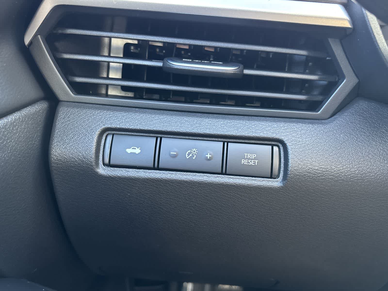 Used 2025 Nissan Altima 2.5 SV FWD image 11