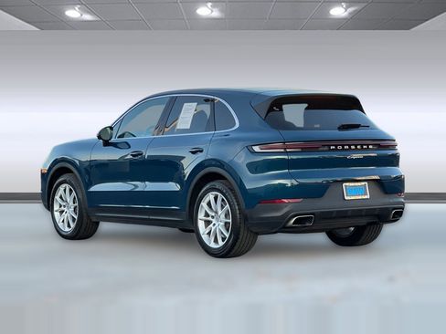 Used 2024 Porsche Cayenne image 3