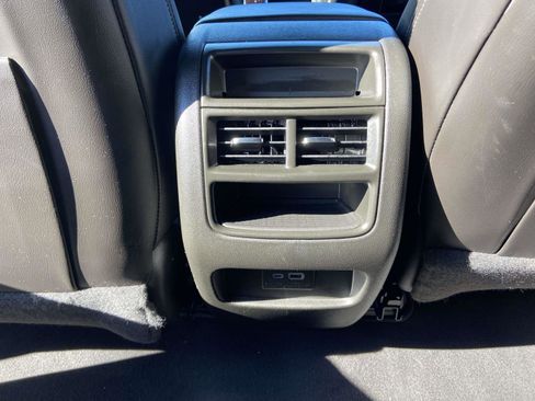 Used 2025 Cadillac XT5 Premium Luxury image 9