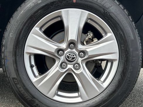 Certified 2024 Toyota RAV4 XLE w/ Convenience Package AWD/4WD image 28