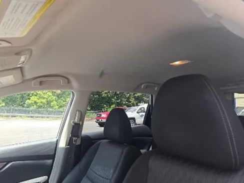 Used 2019 Nissan Rogue SV w/ Premium Package AWD/4WD image 17