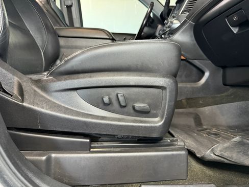 Used 2018 Chevrolet Suburban Premier AWD/4WD image 37