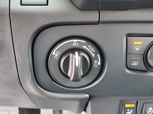 New 2026 Nissan Frontier SV image 30