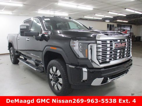 New 2025 GMC Sierra 2500 Denali w/ Technology Package image 10