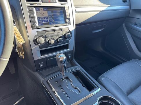 Used 2010 Chrysler 300 Touring image 20