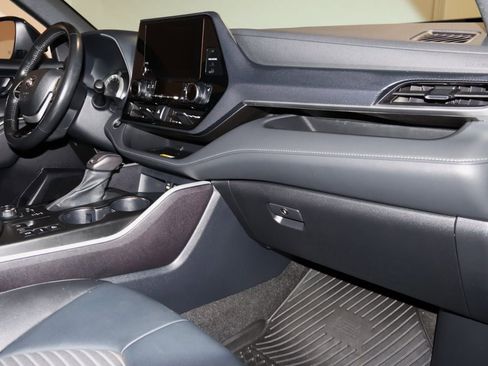 Used 2023 Toyota Highlander L image 56