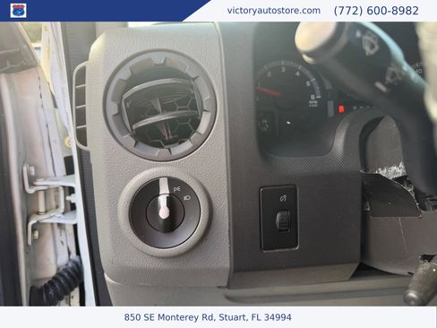 Used 2010 Ford E-150 and Econoline 150 Van 3D image 9