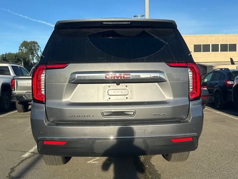 Used 2022 GMC Yukon XL SLT w/ SLT Premium Package image 4