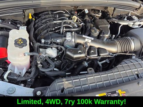 Used 2023 Jeep Grand Cherokee Limited w/ Luxury Tech Group II image 17