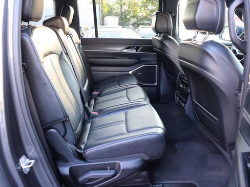 Used 2024 Jeep Wagoneer L Series III w/ Flexible Seating Group AWD/4WD image 15