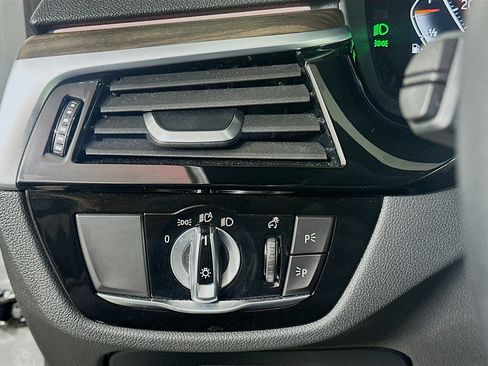 Used 2022 BMW 530i w/ Premium Package image 16