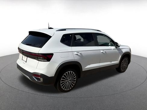 Used 2026 Volkswagen Taos SE FWD image 14