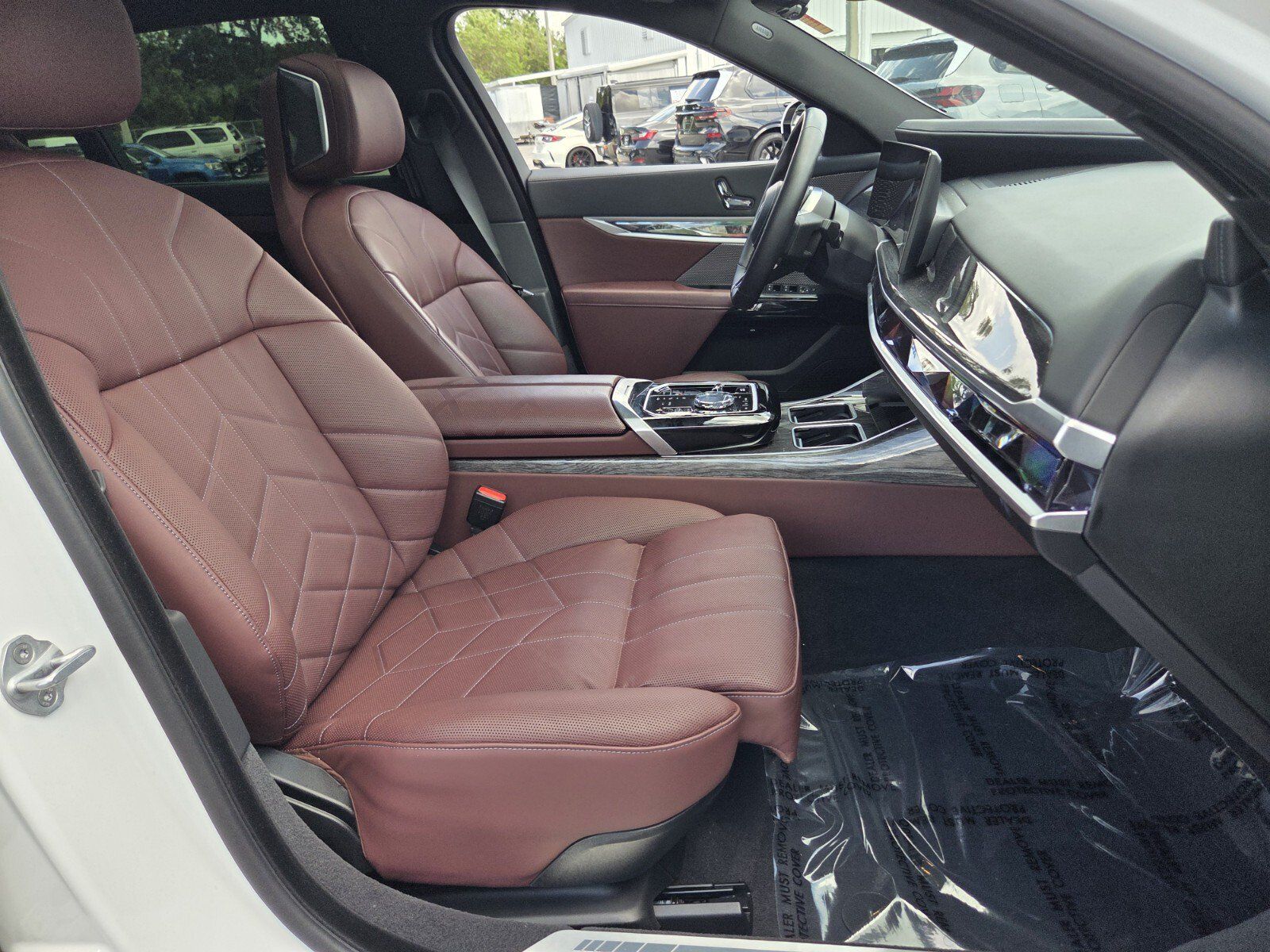 Certified 2025 BMW i7 xDrive60 AWD/4WD image 17