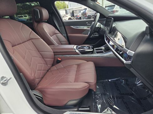 Certified 2025 BMW i7 xDrive60 AWD/4WD image 17