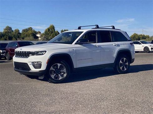 Used 2023 Jeep Grand Cherokee 4WD 4xe image 2