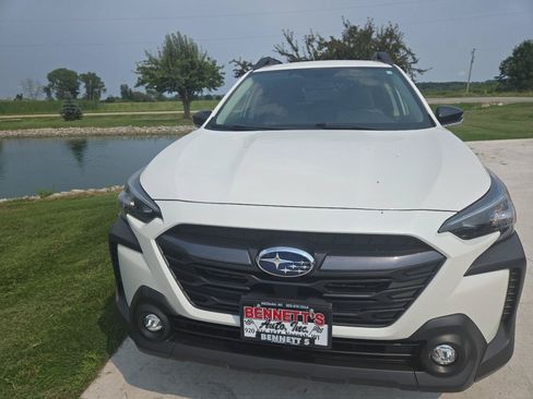 Used 2025 Subaru Outback Premium AWD/4WD image 2