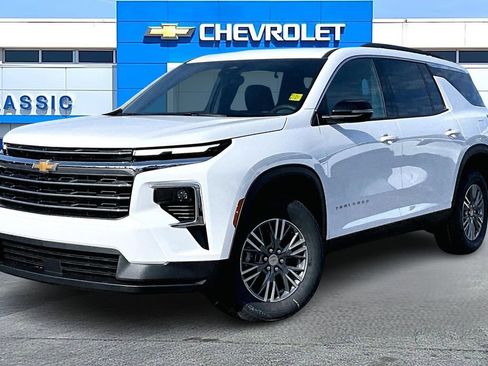New 2026 Chevrolet Traverse LT image 2