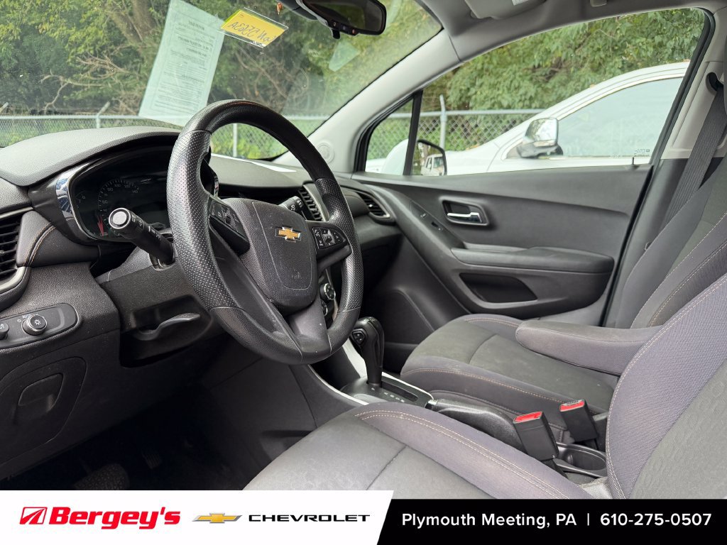 Used 2020 Chevrolet Trax LS w/ Tint and Cruise Package FWD image 3