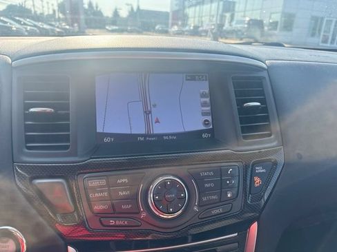 Used 2020 Nissan Pathfinder SL AWD/4WD image 19