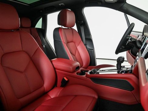 New 2026 Porsche Macan image 23