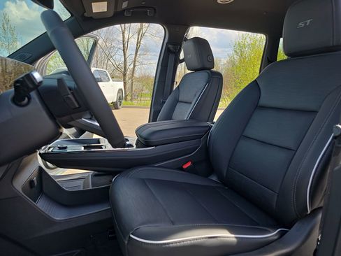 New 2026 Buick Enclave Sport Touring w/ LPO, Floor Liner Package AWD/4WD image 16