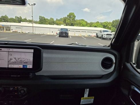 New 2025 Jeep Gladiator Sport image 24