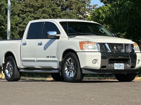 Used 2013 Nissan Titan SL w/ Texas Pkg RWD image 9