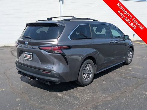 Used 2021 Toyota Sienna XLE w/ XLE Plus Package AWD/4WD image 7