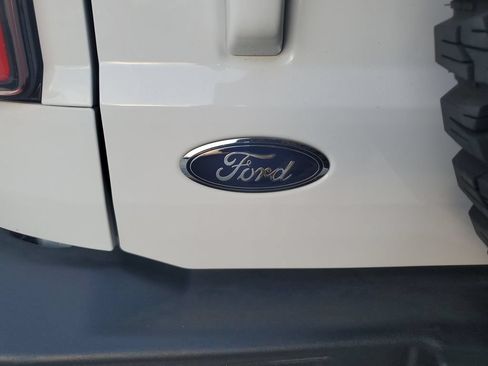 Used 2024 Ford Bronco Outer Banks AWD/4WD image 12
