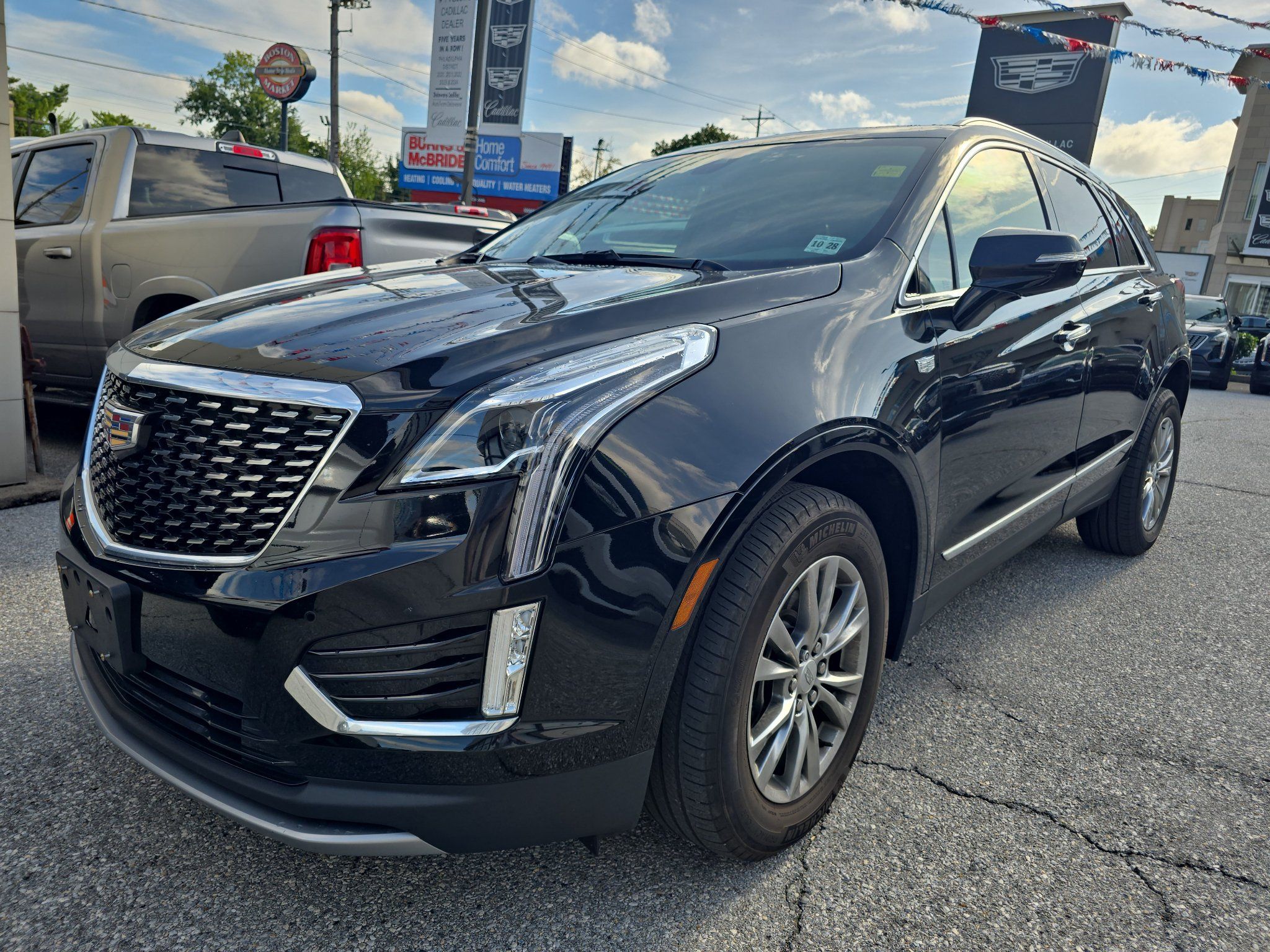 Used 2023 Cadillac XT5 Premium Luxury FWD image 3