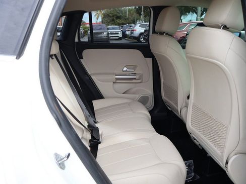 Used 2022 Mercedes-Benz GLA 250 w/ Premium Package Lite image 33