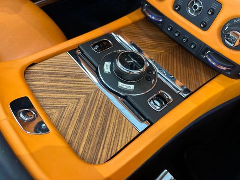 Used 2016 Rolls-Royce Dawn RWD image 23
