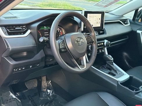Used 2025 Toyota RAV4 XLE Premium w/ Weather Package AWD/4WD image 20
