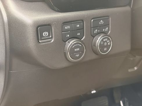 Used 2025 Chevrolet Silverado 1500 LT Trail Boss w/ Convenience Package II AWD/4WD image 18