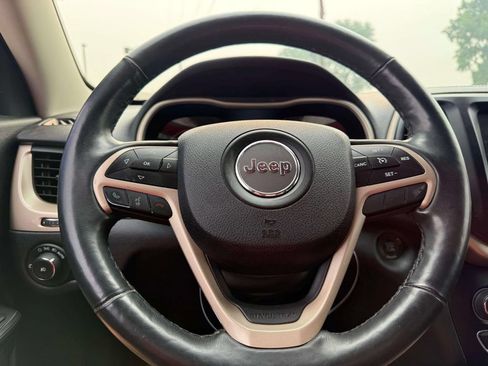 Used 2014 Jeep Cherokee Limited AWD/4WD image 16