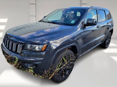 Used 2017 Jeep Grand Cherokee Altitude