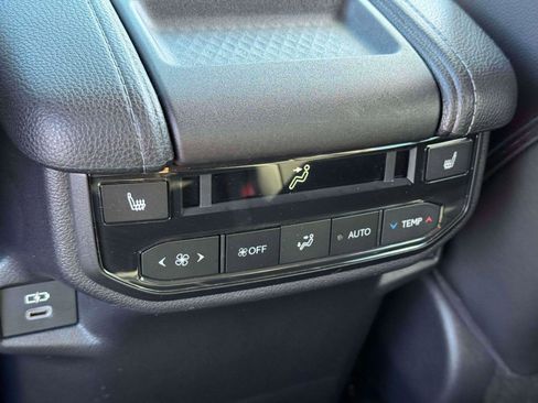 Used 2024 Toyota Grand Highlander AWD image 11